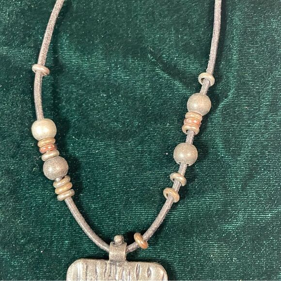 Camera necklace in multi metal with "gem" lens - Picture 2 of 6